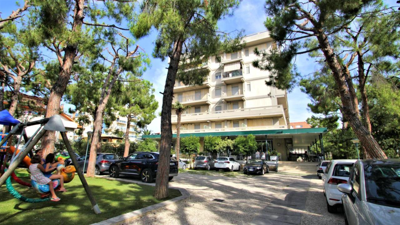 Hotel Pineta San Benedetto del Tronto Exterior photo