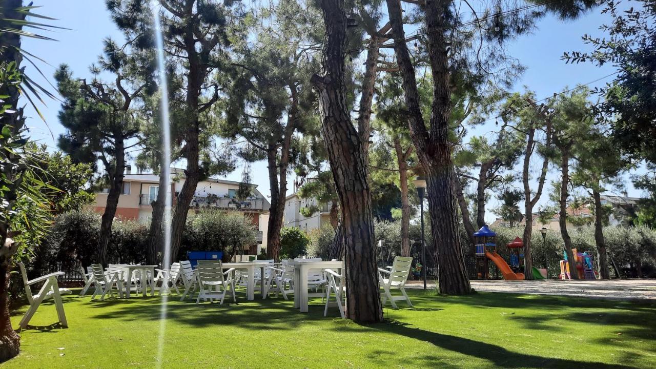 Hotel Pineta San Benedetto del Tronto Exterior photo
